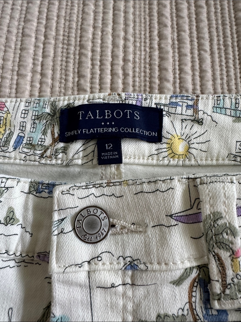 Talbots White Printed Cotton capris with Pastel Scenic Print - Picture 2 of 9